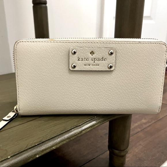Kate Spade large wallet - Picture 1 of 3